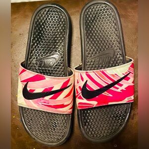 Woman’s Nike slides